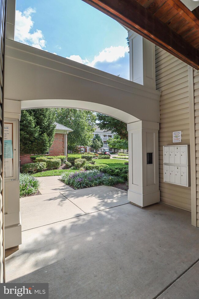 42420 Hollyhock Terrace unit 104, Ashburn, VA 20148 - photo 2
