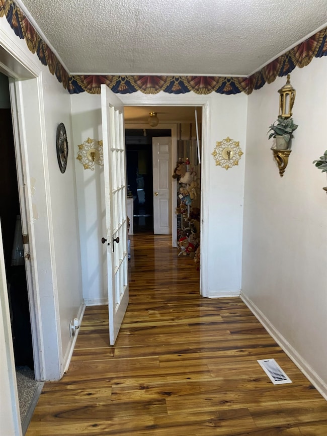 414 W Buford St, Gaffney, SC 29341 - photo 4