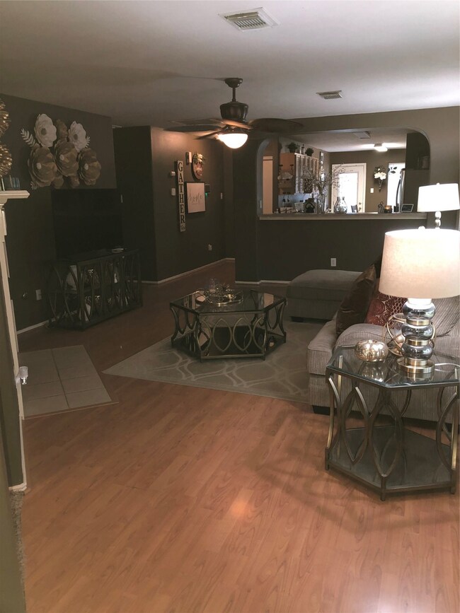 10327 Kinsdale Crossing Ln, Houston, TX 77075 - photo 6