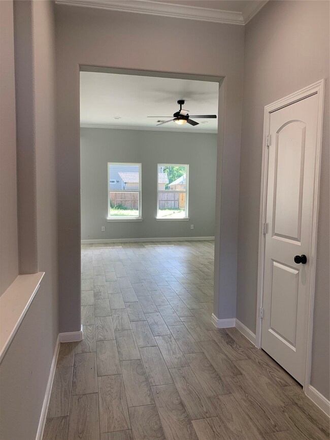 2610 Carmel St, Houston, TX 77091 - photo 3