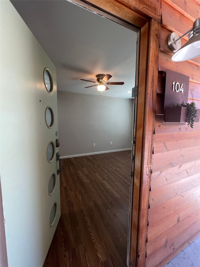 5520 Gaston Ave unit 104, Dallas, TX 75214 - photo 2