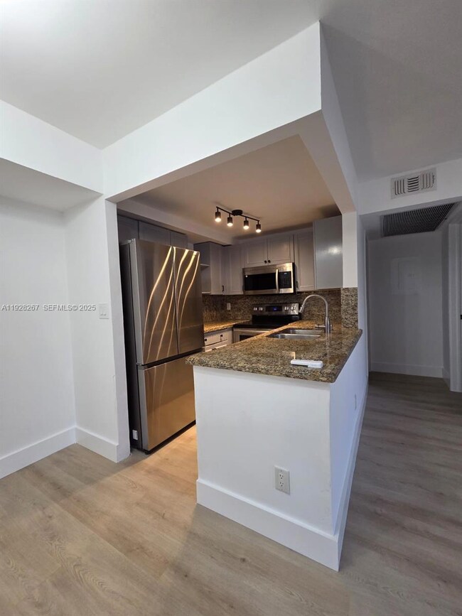 10023 Winding Lake Rd unit 104, Sunrise, FL 33351 - photo 5