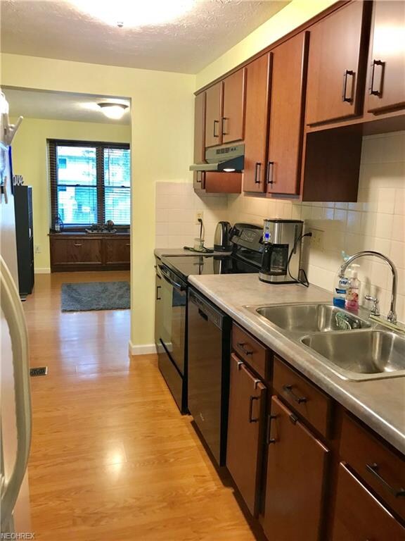 Fantastic kitchen, with media room attached, overl