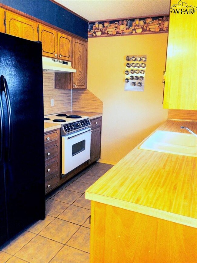 1300 Hunt St, Wichita Falls, TX 76302 - photo 5