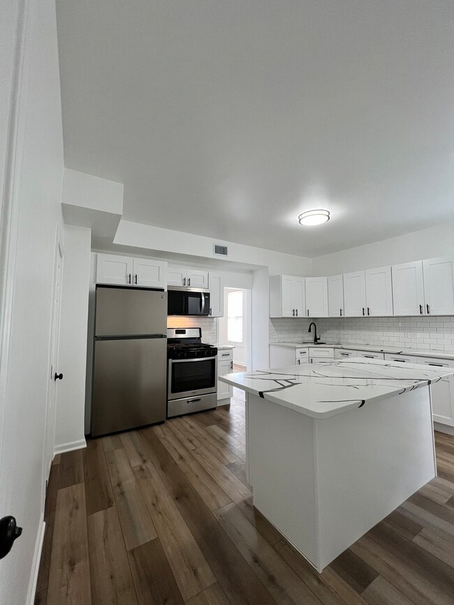 5714 W Grand Ave unit 2R, Chicago, IL 60639 - photo 3