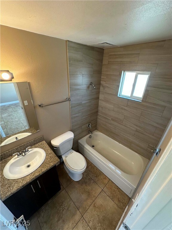 Full bath with toilet, vanity, shower / washtub co