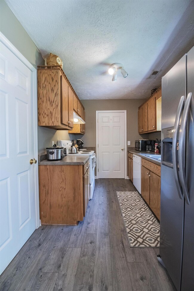 102 Stonefield Cir, Shelbyville, TN 37160 - photo 7