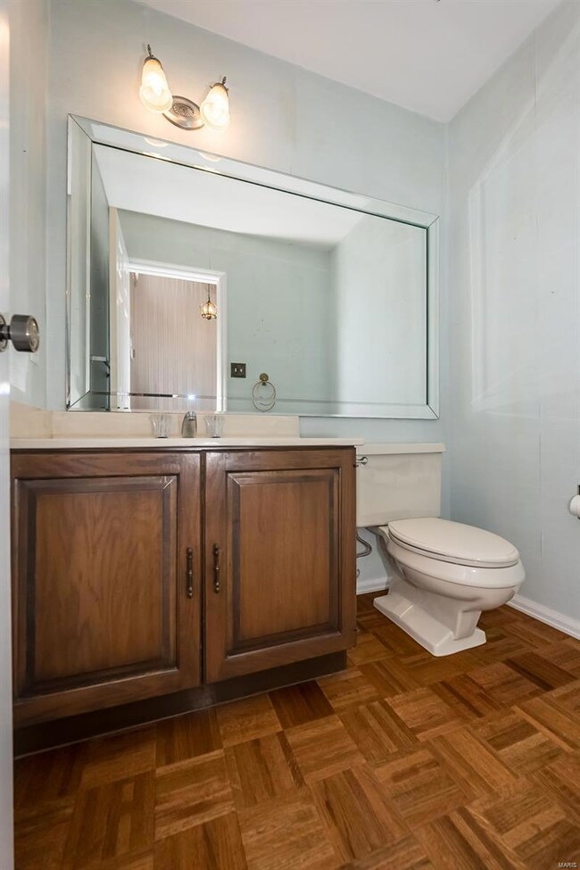 15047 Green Circle Dr, Chesterfield, MO 63017 - photo 3