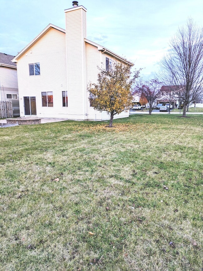 1858 S Fallbrook Dr unit 2, Round Lake, IL 60073 - photo 3