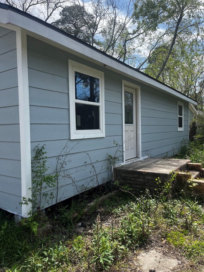 9406 Sherbourne St, Houston, TX 77016 - photo 4