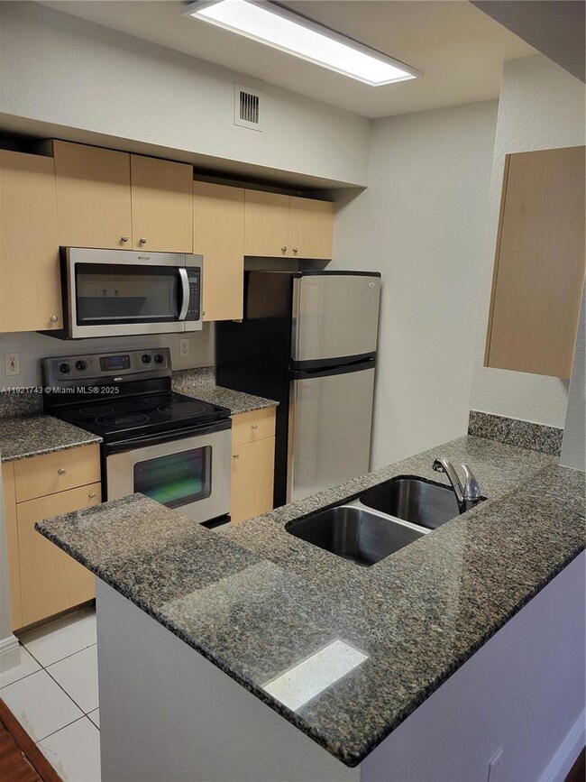 2564 Centergate Dr unit 102, Miramar, FL 33025 - photo 3