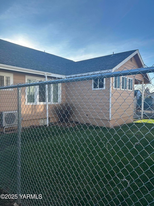 1110 S 8th Ave, Yakima, WA 98902 - photo 4