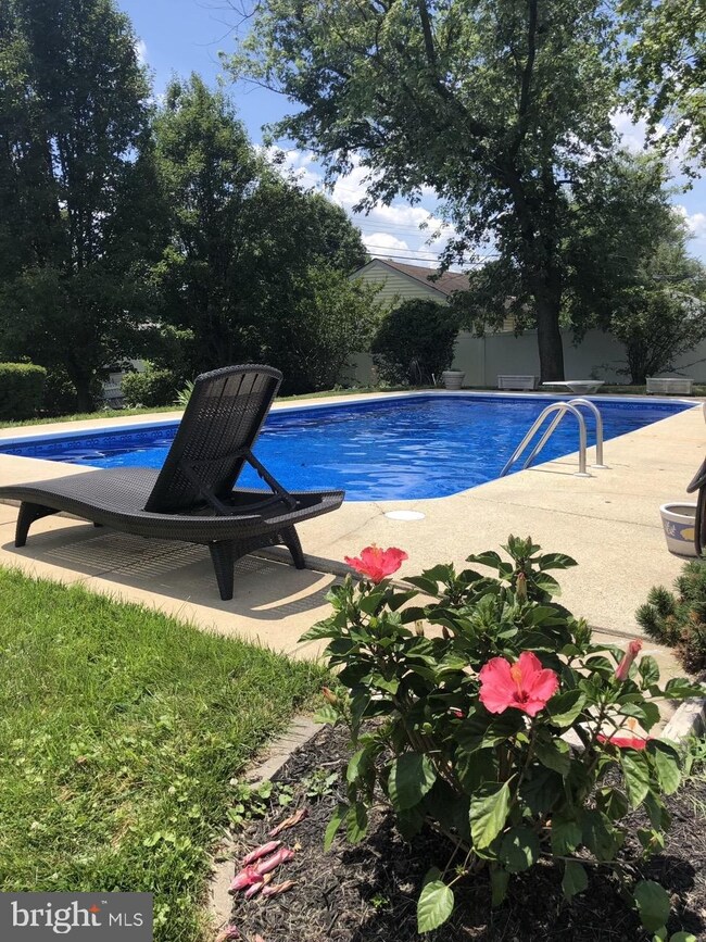 1133 Mchenry Dr, Glen Burnie, MD 21061 - photo 2