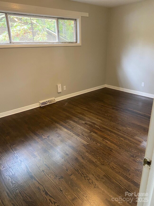 622 Camrose Dr, Charlotte, NC 28215 - photo 7