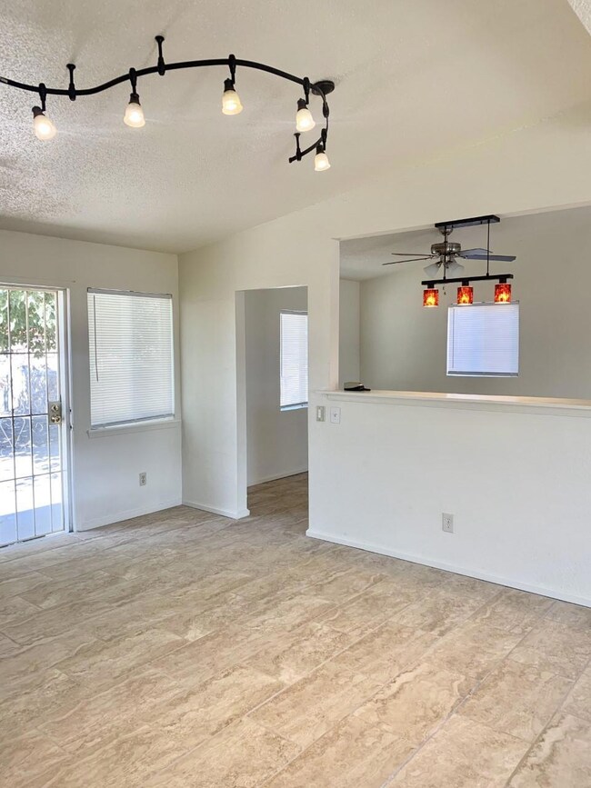 8265 Broadway Dr, El Paso, TX 79915 - photo 7