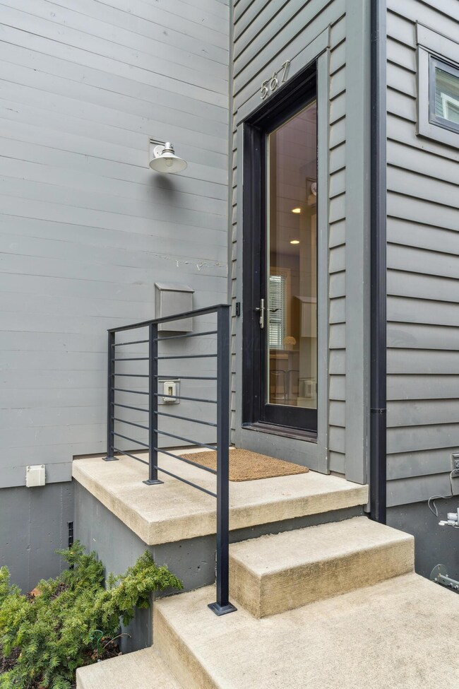 567 Lathrop St, Columbus, OH 43206 - photo 4