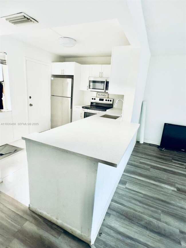 1401 NE 191st St unit D207, Miami, FL 33179 - photo 3