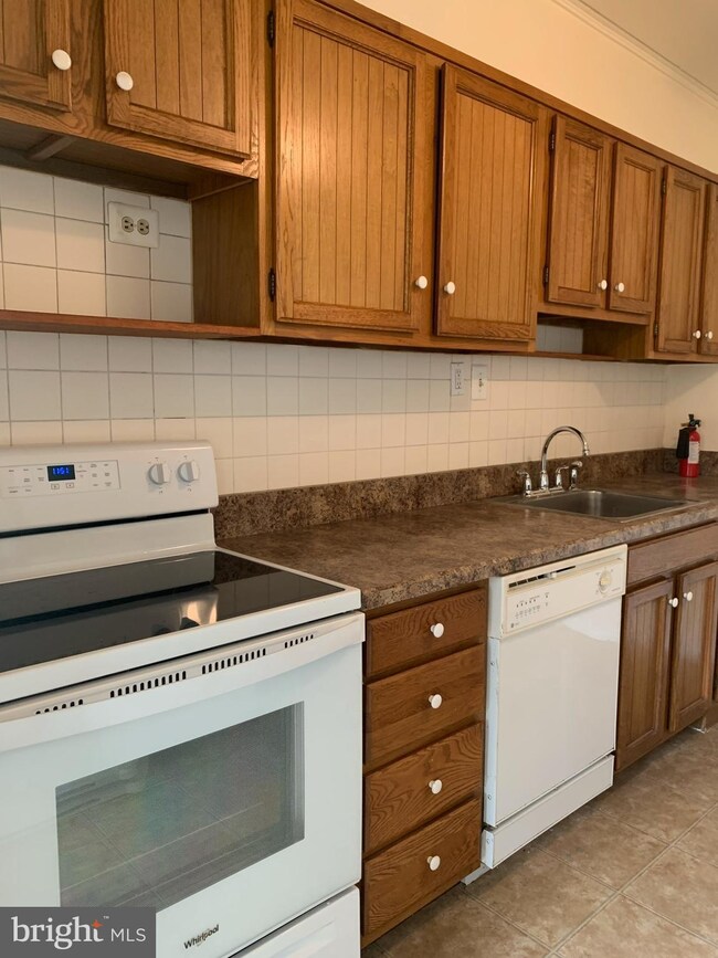 3421 W Chester Pike unit A41, Newtown Square, PA 19073 - photo 6