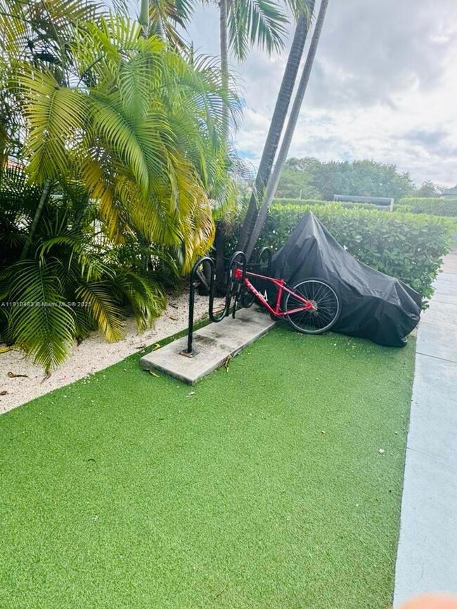 315 W 28th St unit 5, Miami Beach, FL 33140 - photo 3