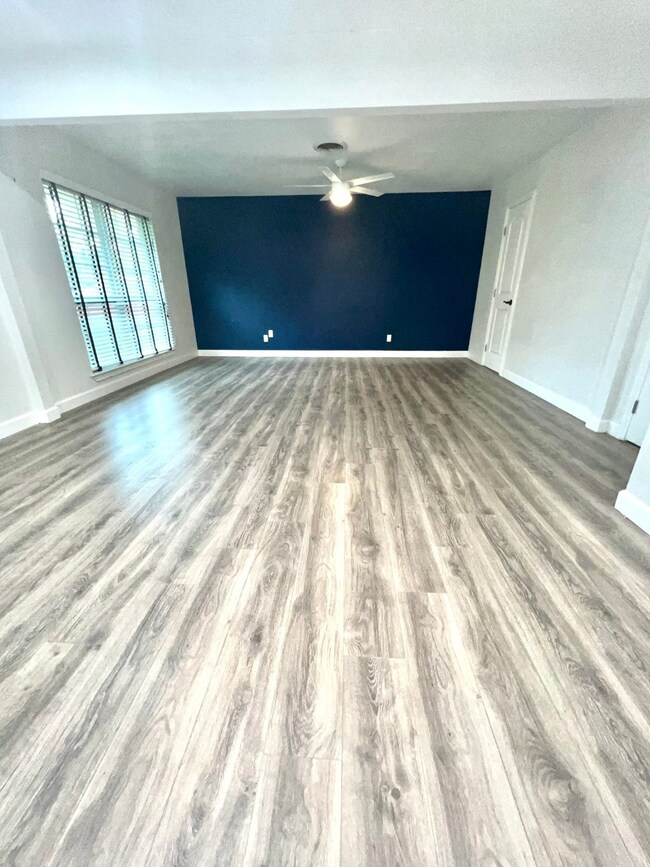 7713 Yoe St, Houston, TX 77016 - photo 3