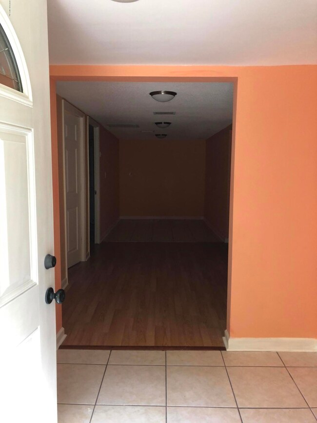 5122 Delphin Ln, Jacksonville, FL 32244 - photo 3