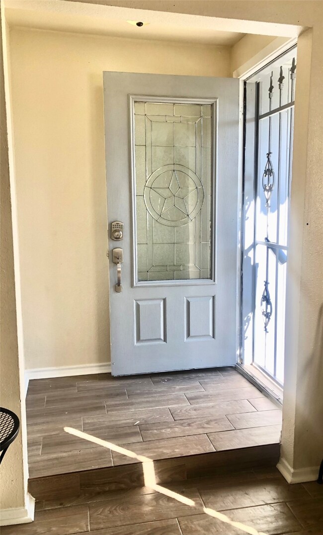 6310 S Briar Bayou Dr unit 6310, Houston, TX 77072 - photo 4