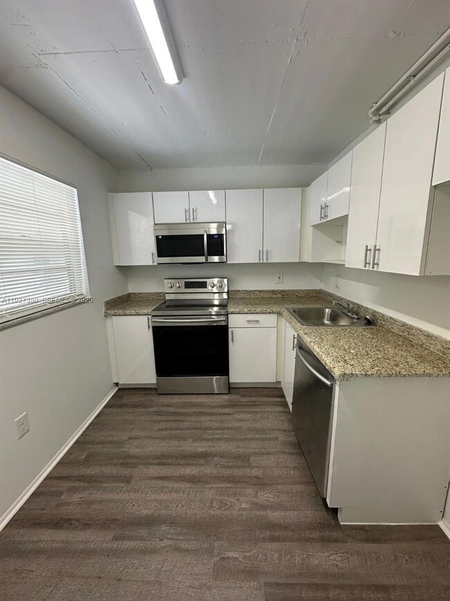 Parkway Towers unit 311, Miami, FL 33169 - photo 5