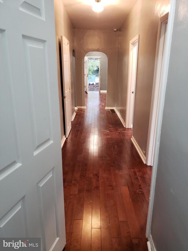 11 Cloverdale Ave unit 1, Upper Darby, PA 19082 - photo 3