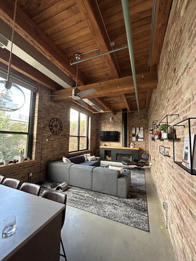 1727 S Indiana Ave unit 201, Chicago, IL 60616 - photo 2