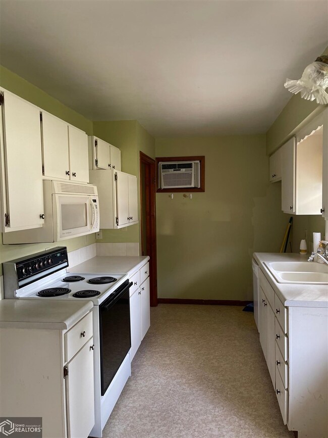 609 5th Ave NE, Clarion, IA 50525 - photo 2