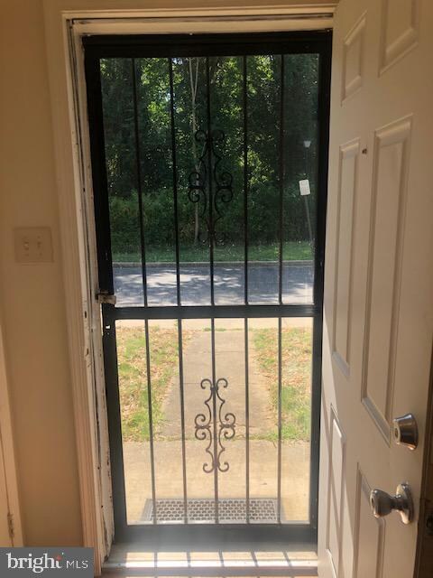 917 Hilldropt Ct, Capitol Heights, MD 20743 - photo 3