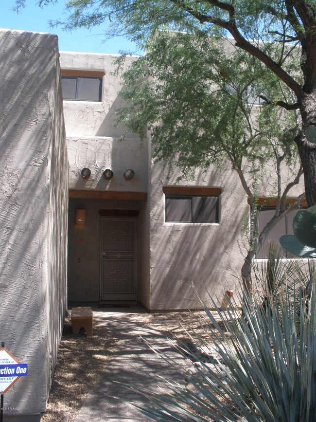 4250 N Rillito Creek Place, Tucson, AZ 85719 - photo 2