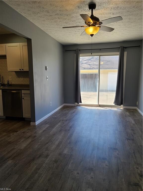 Dining Room - 277