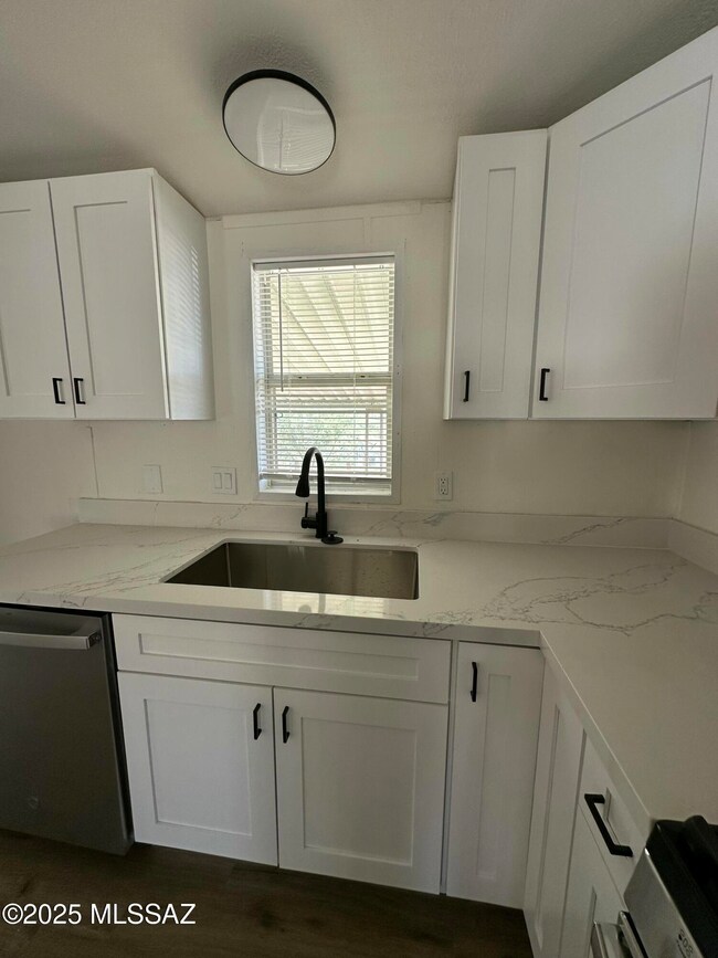 201 N Catalina Ave, Mammoth, AZ 85618 - photo 4