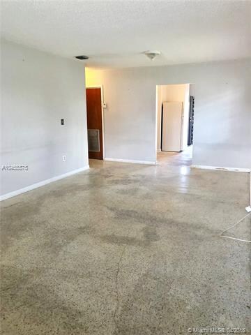Living Area, entrance Kitchen