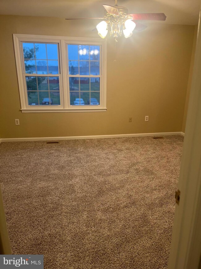 9064 Mcrae Ct, Manassas, VA 20110 - photo 5