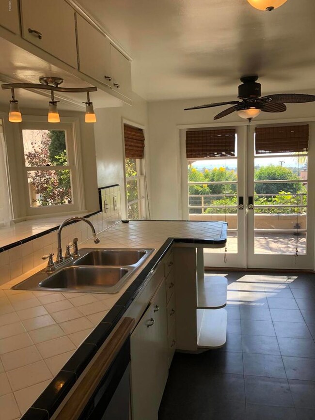 868C8ACB-FFA5-4BC9-9BBB-38F185F0832D