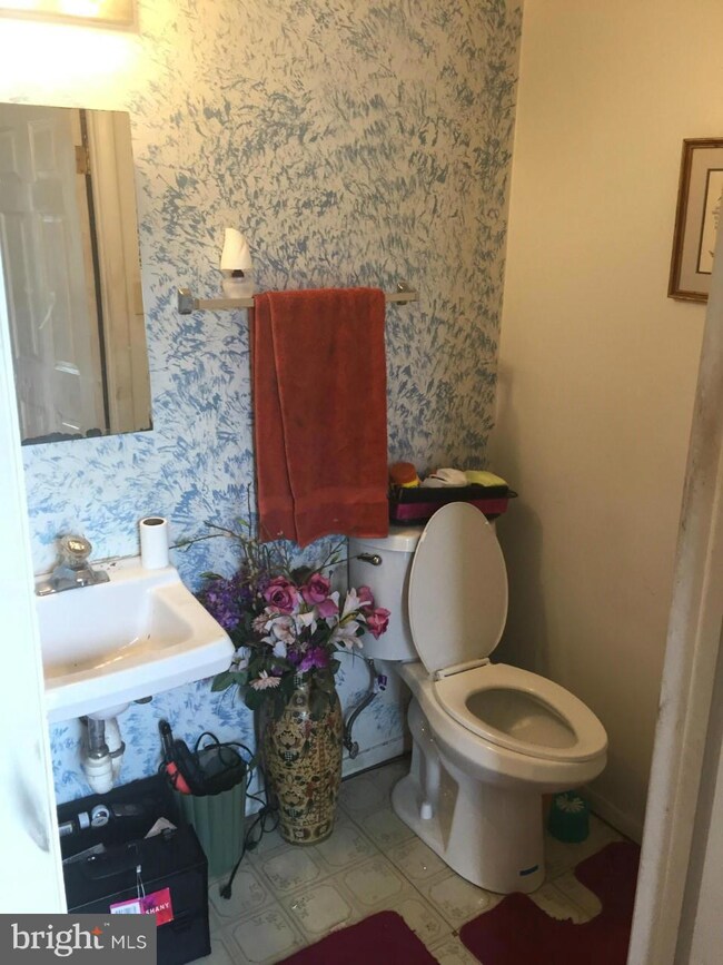 3807 Evans Trail Ct, Beltsville, MD 20705 - photo 4