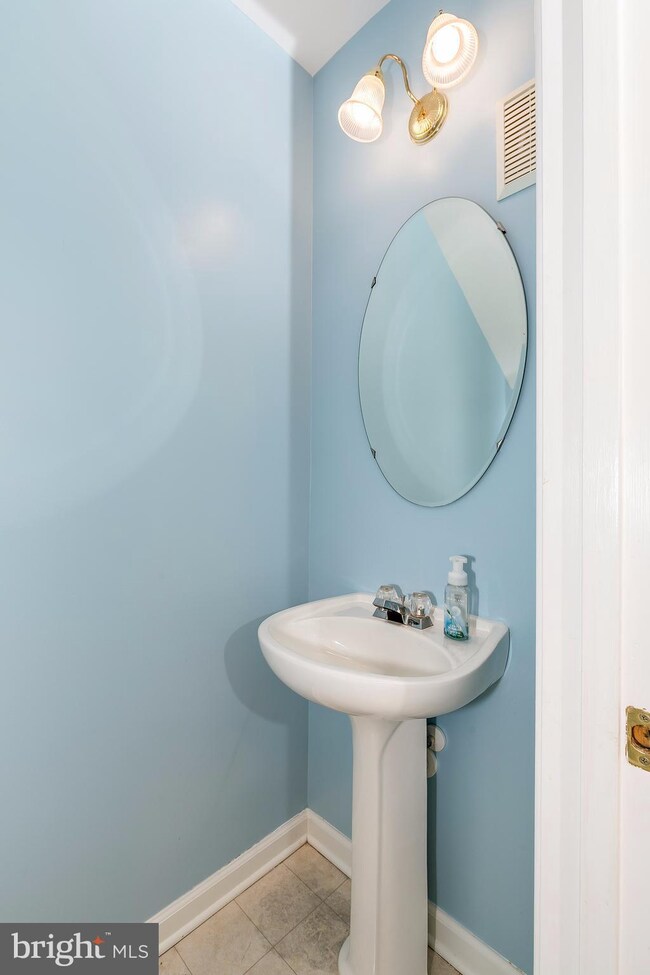 12480 Selkirk Cir, Bristow, VA 20136 - photo 7