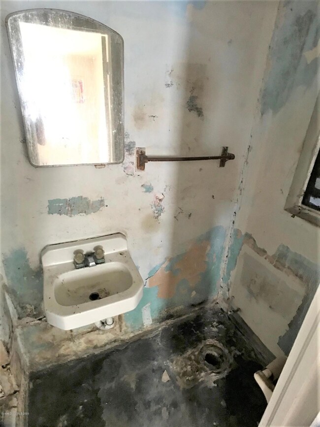 1630 Sue Dr. - Unit A Bathroom