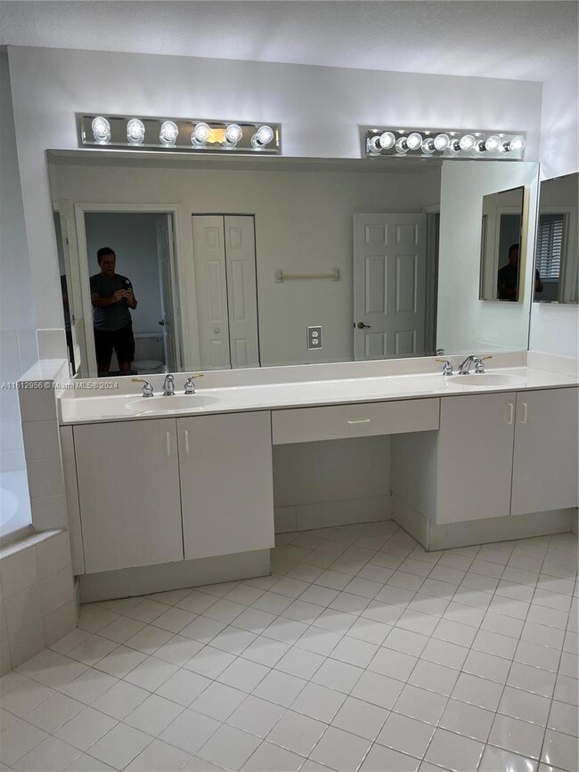 11345 NW 72nd Ln, Doral, FL 33178 - photo 3