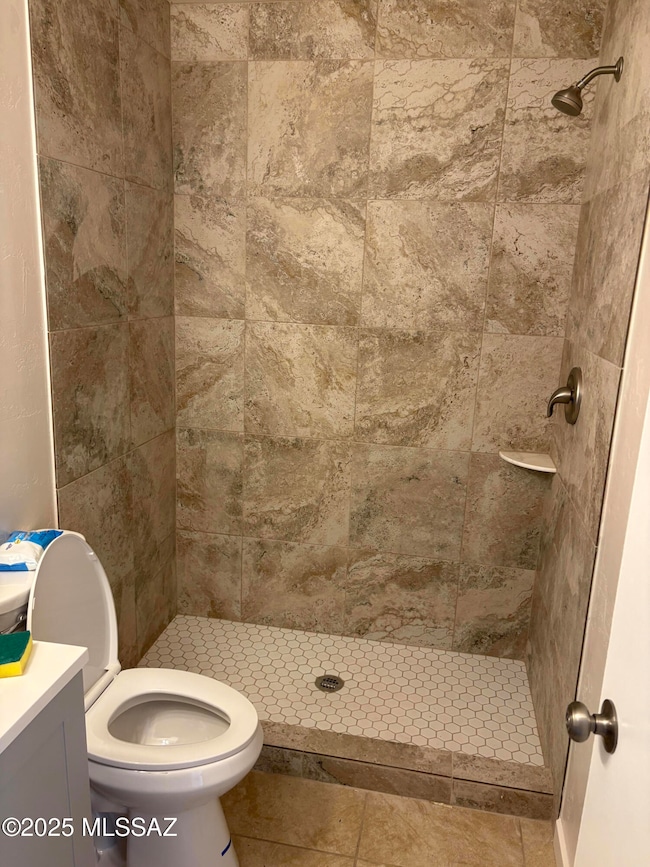 537 N Kino Springs Hall bathroom