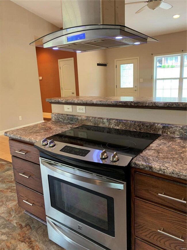 2832 Carrie Ann Cir, Poplar Bluff, MO 63901 - photo 4