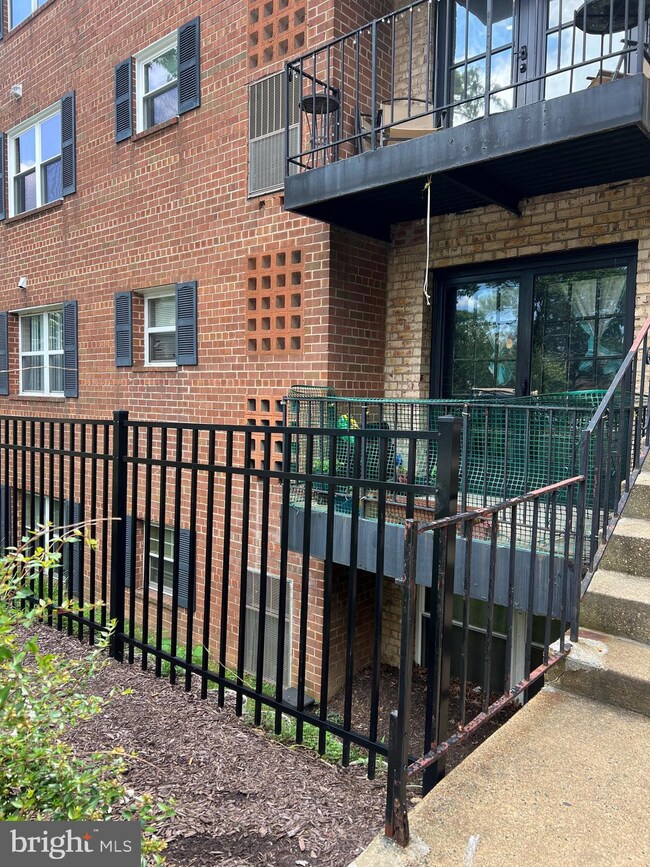 424 N Armistead St unit 101, Alexandria, VA 22312 - photo 2