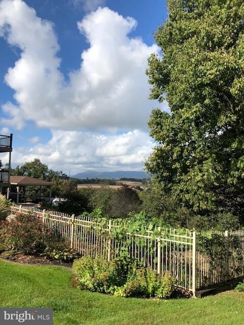 253 Topaz Dr, Chambersburg, PA 17202 - photo 3