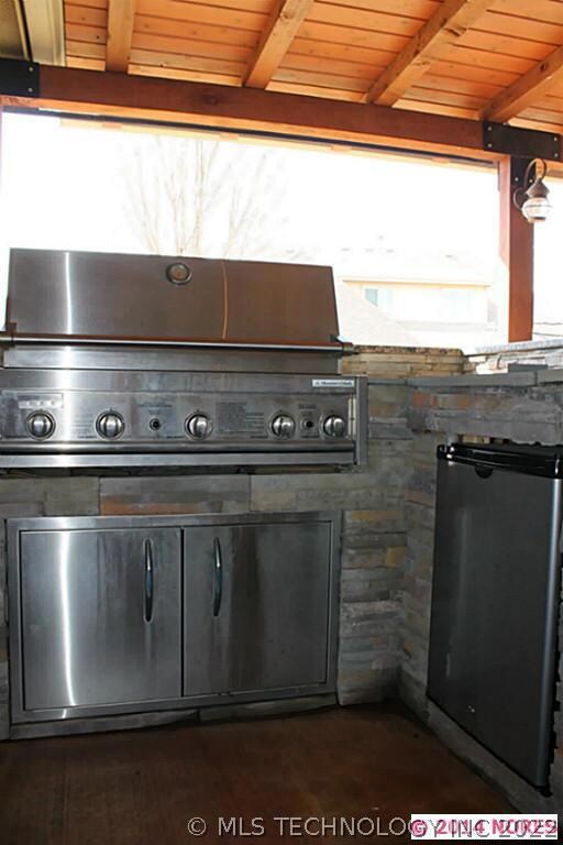 Grill and bar area