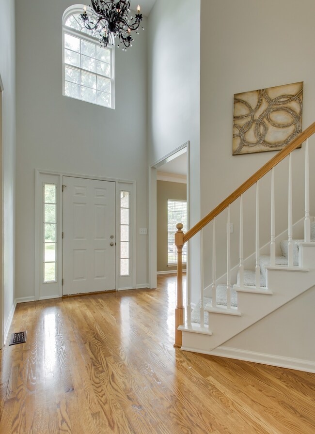 Dramatic 2 story entrance.