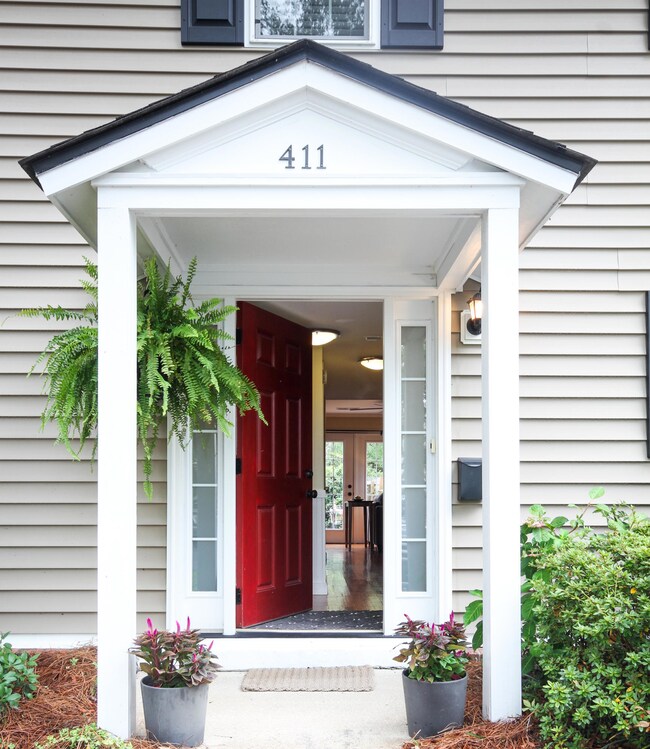 Minutes from Downtown Charleston