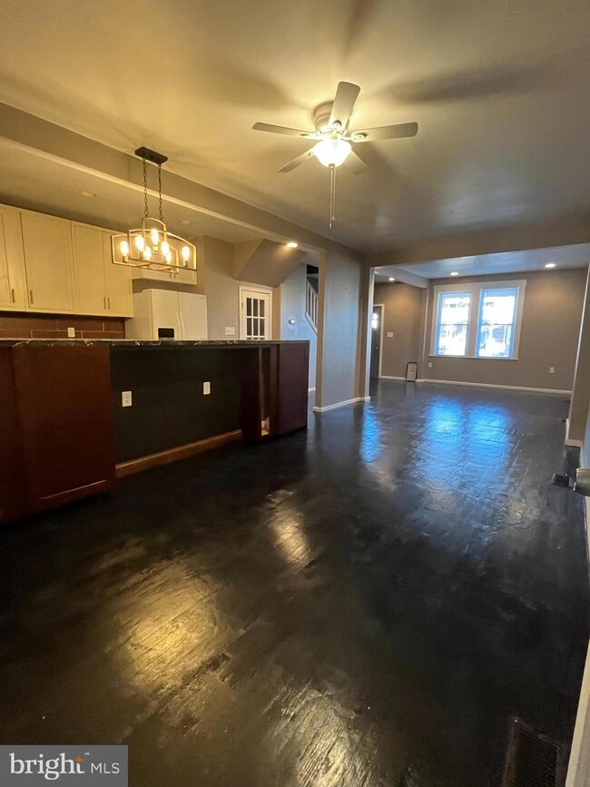 346 Marydell Rd, Baltimore, MD 21229 - photo 2