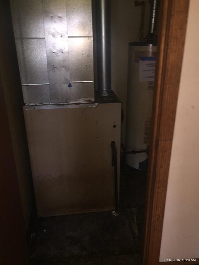 154 W Mcclung Rd, La Porte, IN 46350 - photo 3